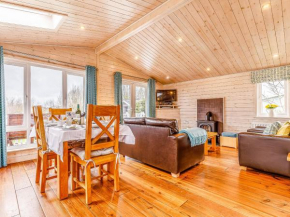 Walnut Lodge-Uk37595